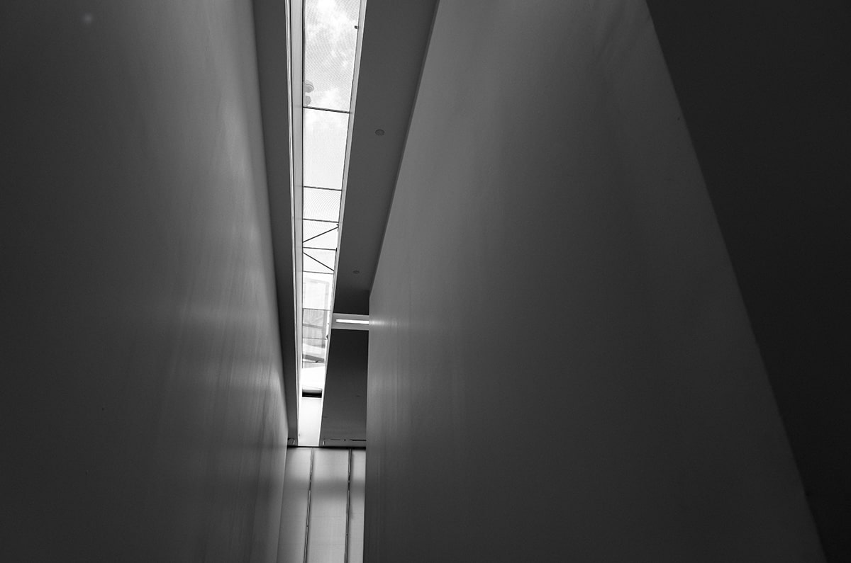 中秋广告翻车风暴：工人日报痛批“毒打论”，玩梗有底线，真诚才是硬道理